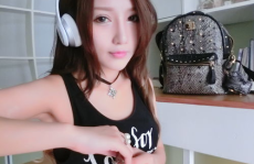 脱了动漫美女内裤猛烈进入gif,动漫美女内裤脱落，猛烈进入的震撼瞬间